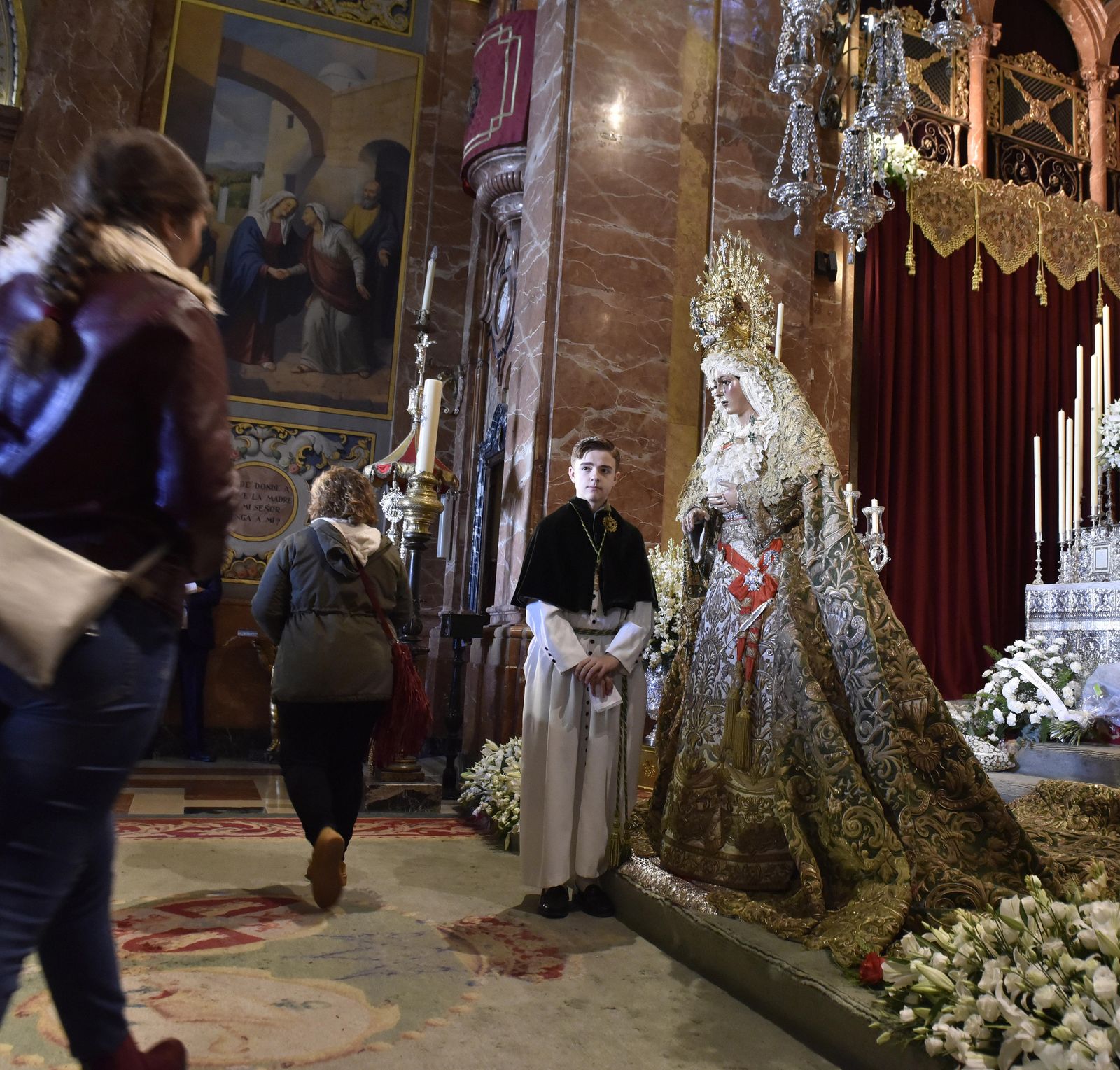 El besamanos de la Macarena, en imágenes