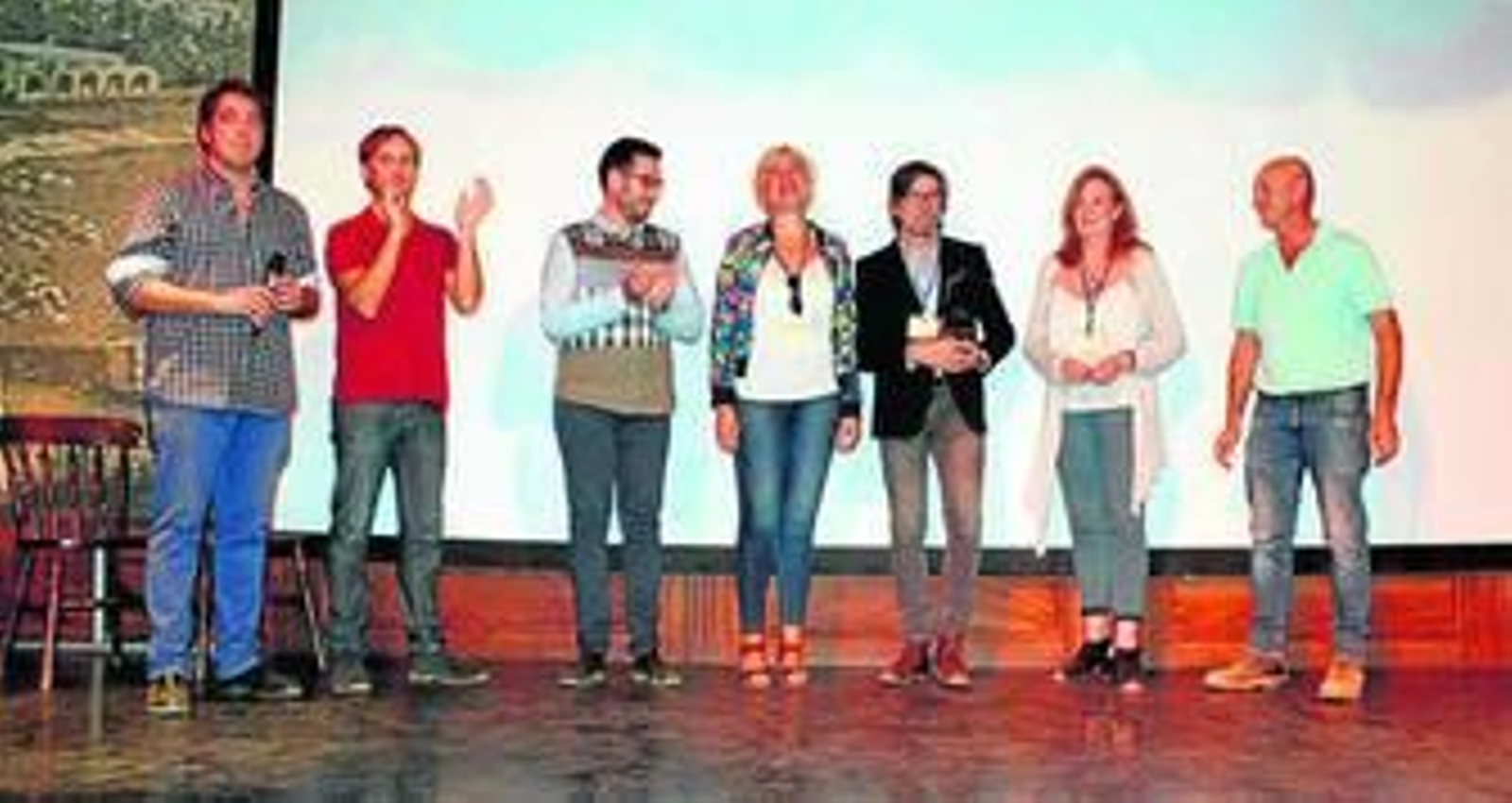 El alcalde de Tabernas, José Díaz junto a José María Rodríguez de Oasys-Minihollywood, Juan Francisco Viruega y los familiares de Fernando Sancho.