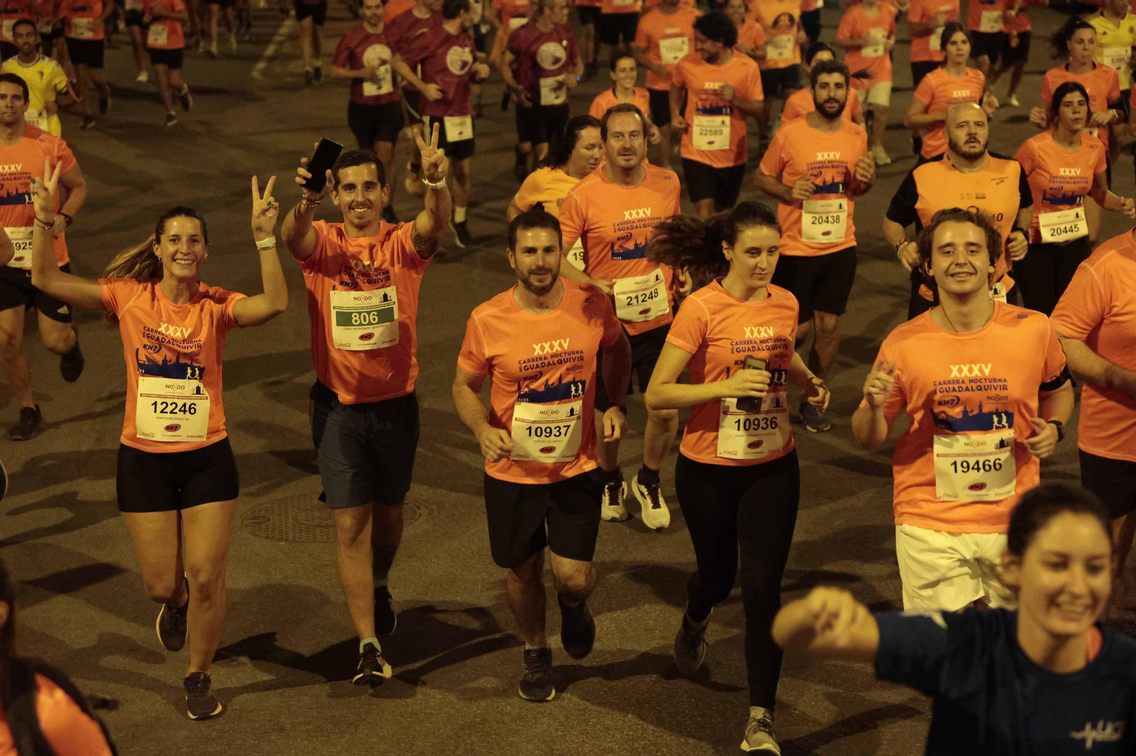 Búscate en las fotos de la Carrera Nocturna (II)