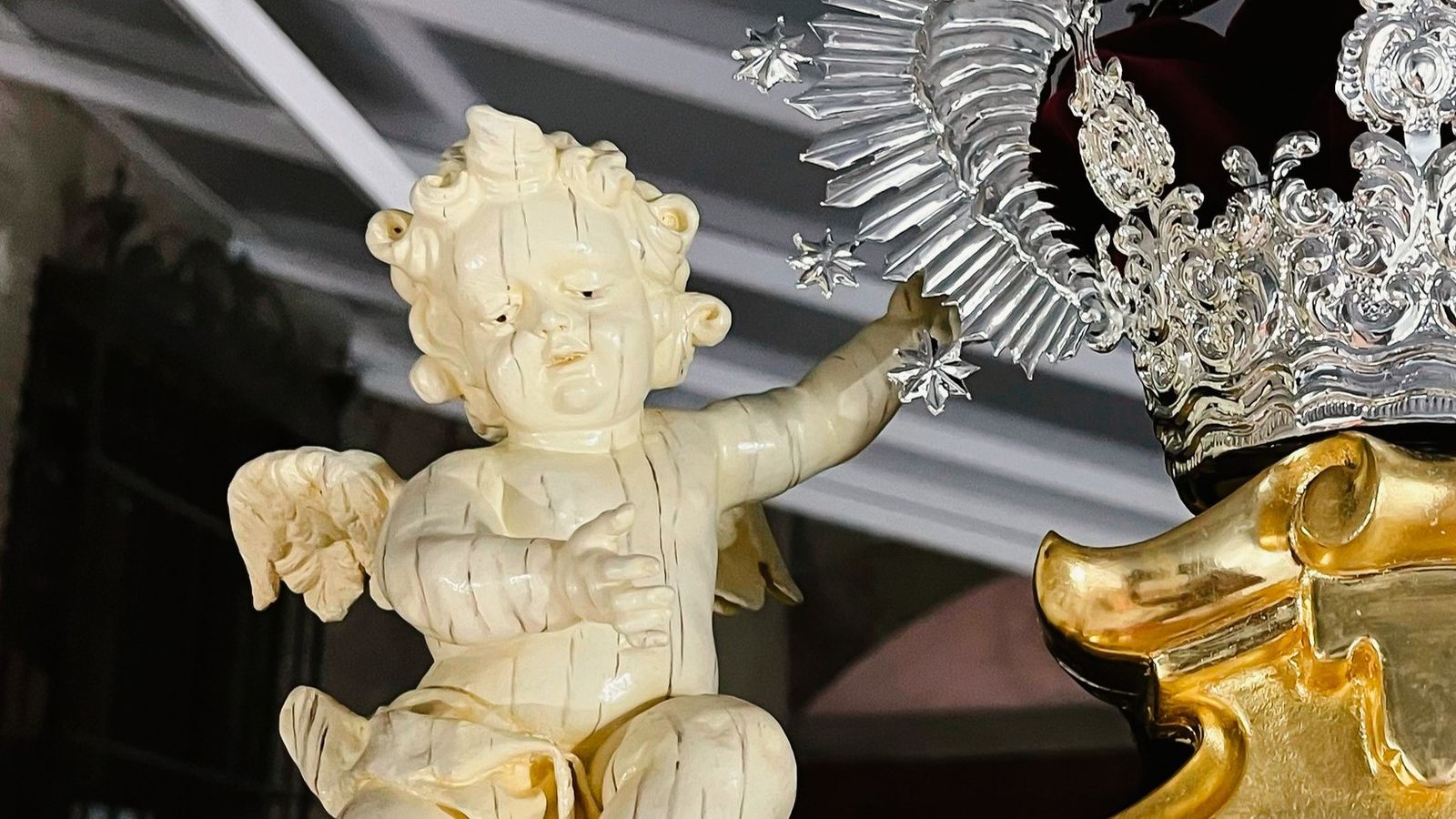 Querubín oferente del paso de palio de Nuestra Señora del Amor y del Trabajo, Semana Santa 2025
