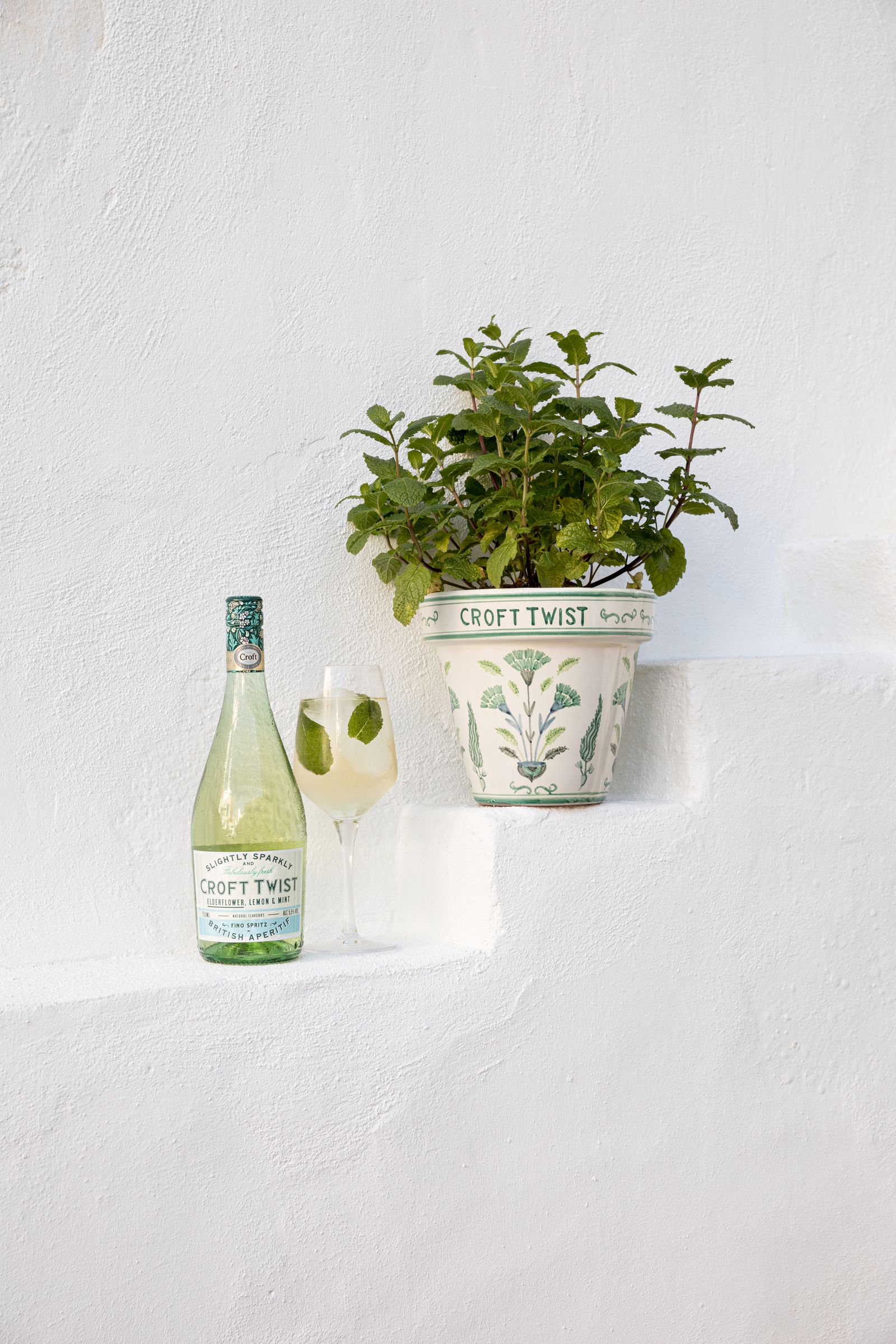 "Piezas del Sur", una maceta de cerámica artesanal decorativa.