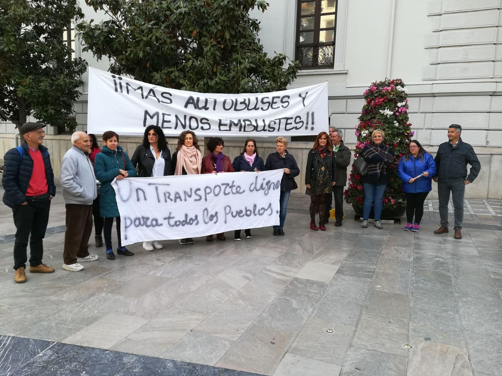Presentación de la plataforma, ayer en la plaza del Carmen.