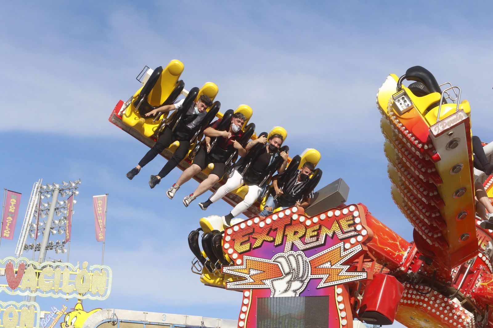 Primera jornada en el parque de atracciones de El Arenal, en imágenes