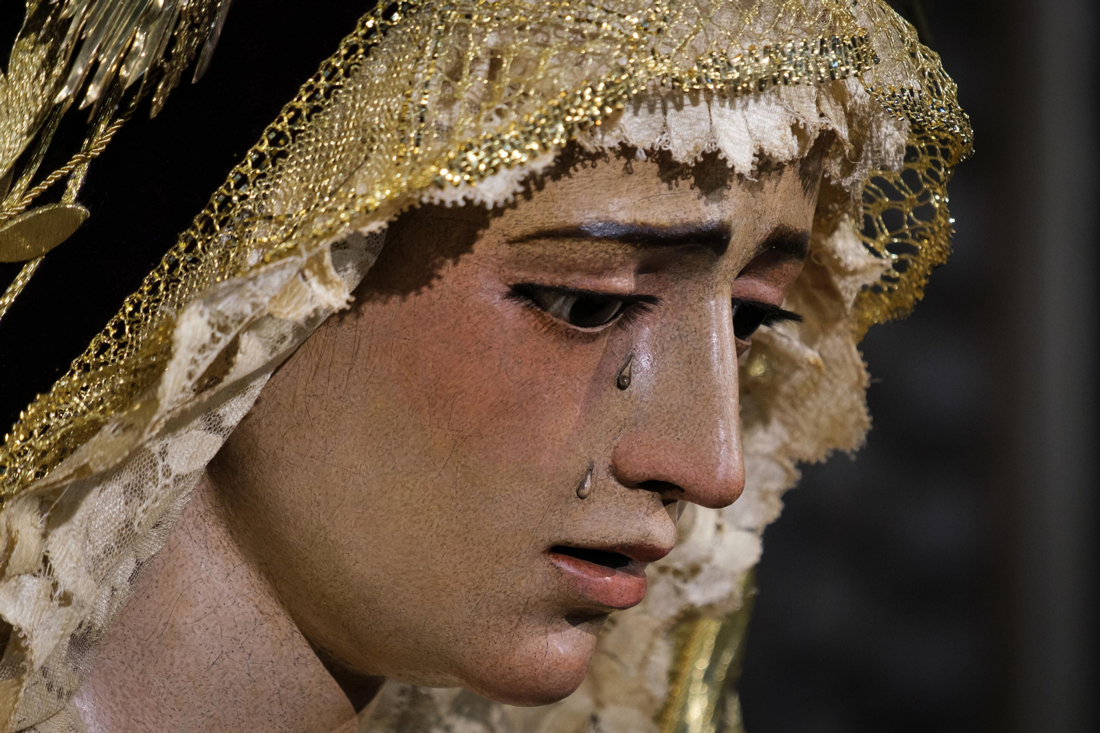 Las imágenes del besamanos a la Virgen de la Amargura