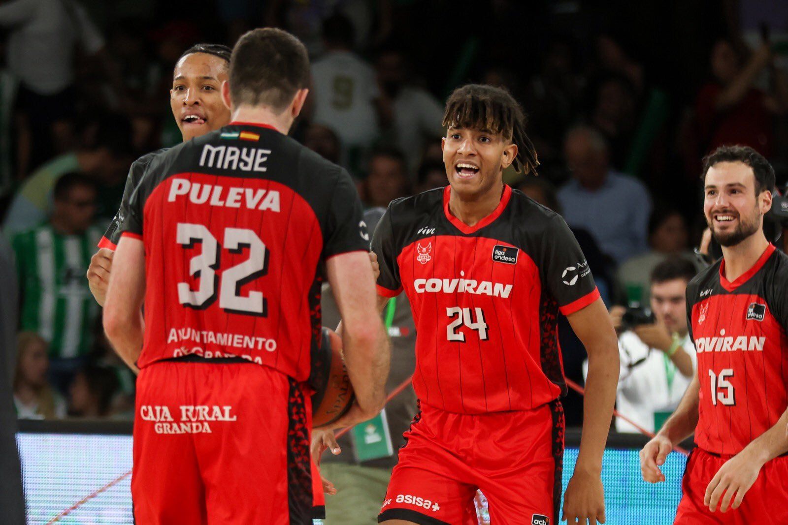 Alegría en el Covirán Granada tras la victoria de Sevilla