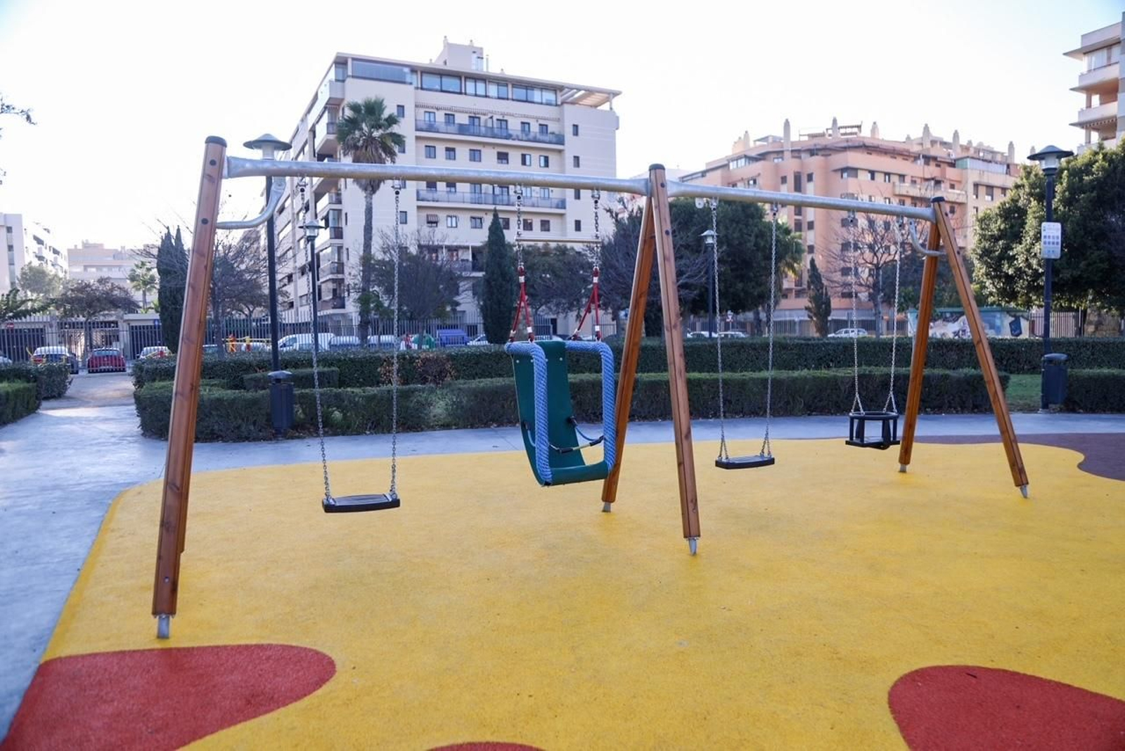 Columpio con silla adaptada instalado en el Parque Litoral. Columpio con silla adaptada instalado en el Parque Litoral.