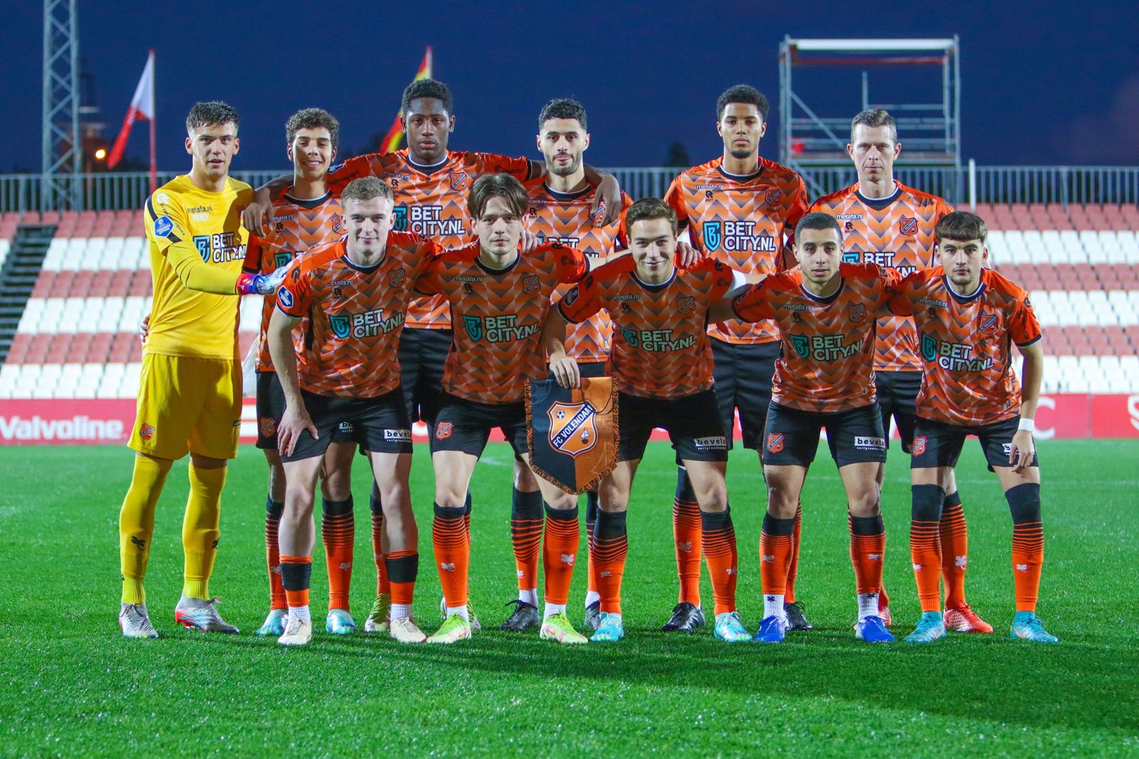 Formación inicial del Volendam, el jueves en Sevilla