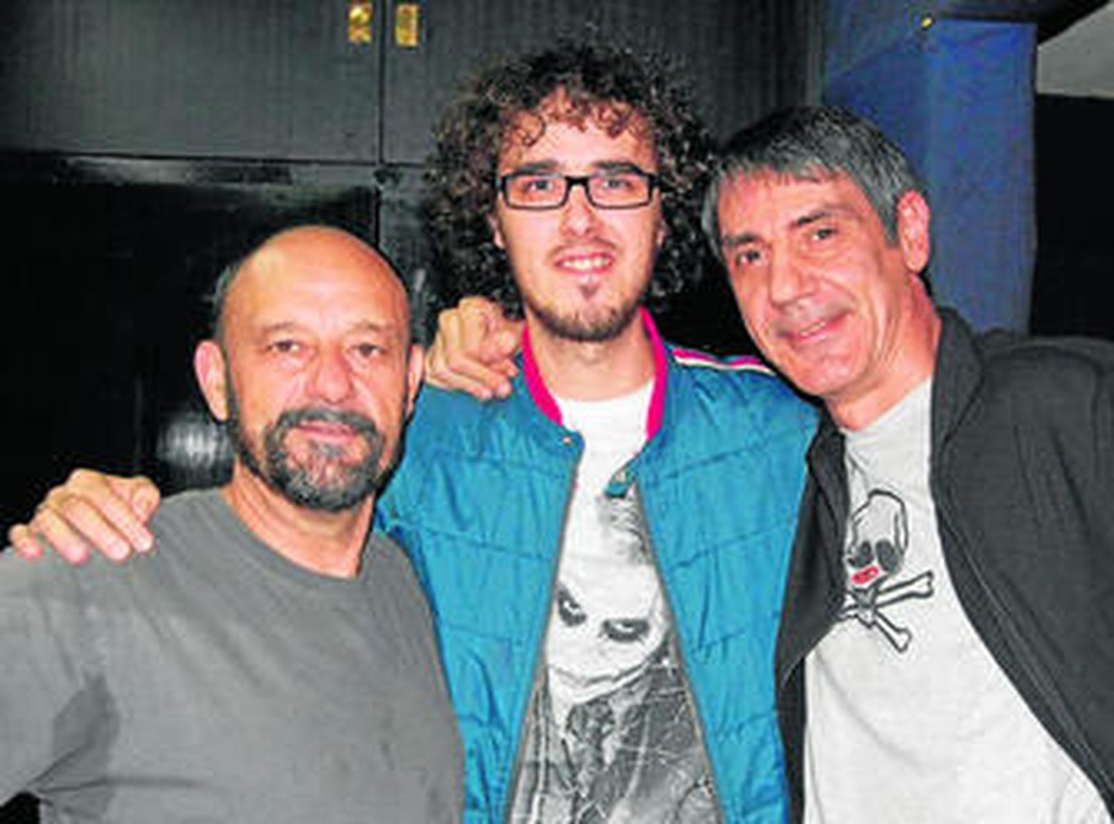 Diego Arjona posa con sus admirados Faemino y Cansado.