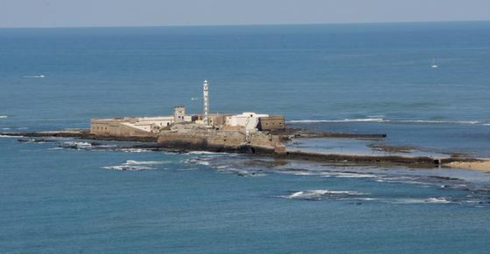 Una visita a lo alto del Pirulí ofrece una singular vista Cádiz. 

Foto: Jose Braza