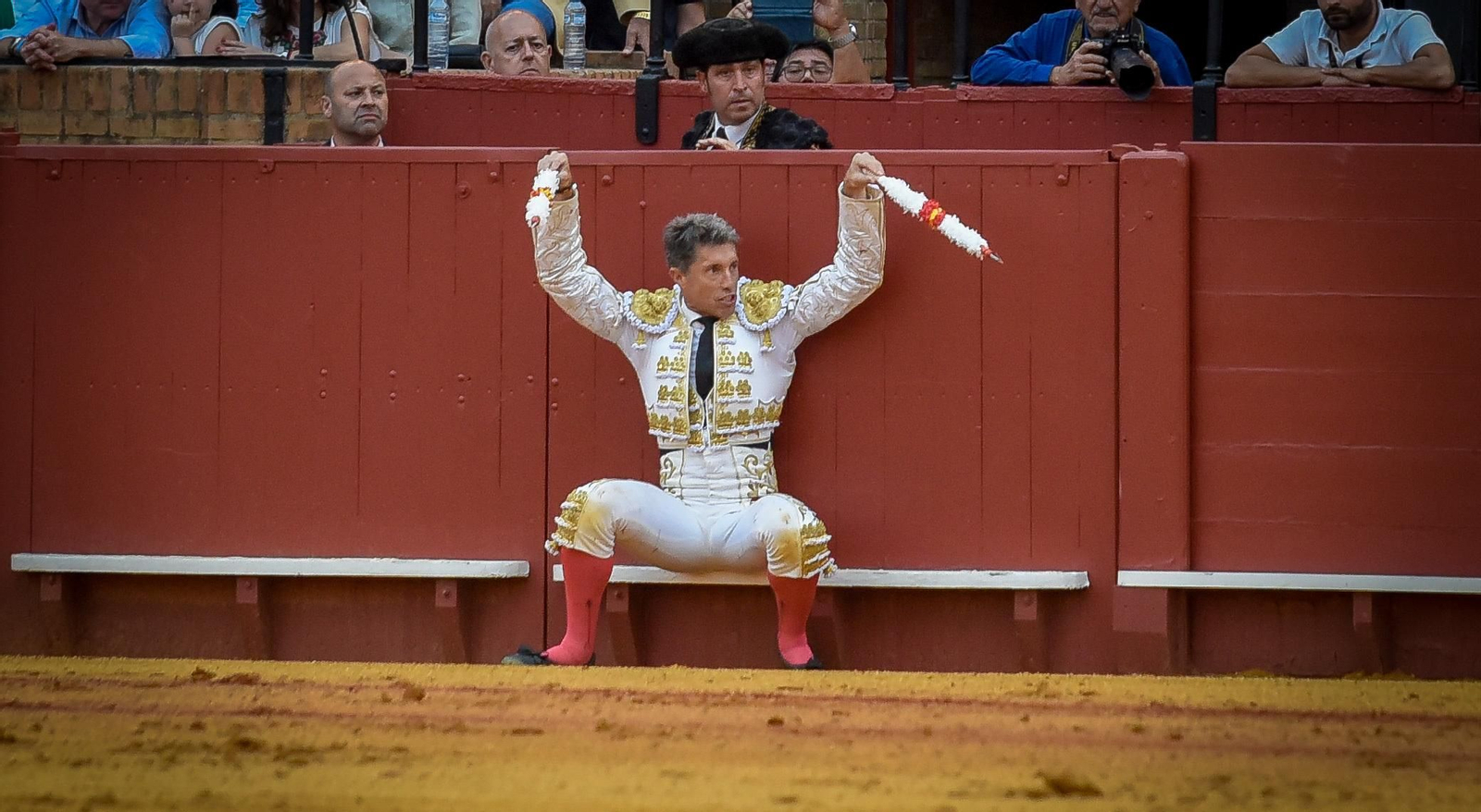 Las imágenes de la corrida de toros de El Fandi, Manuel Escribano y Esaú Fernández