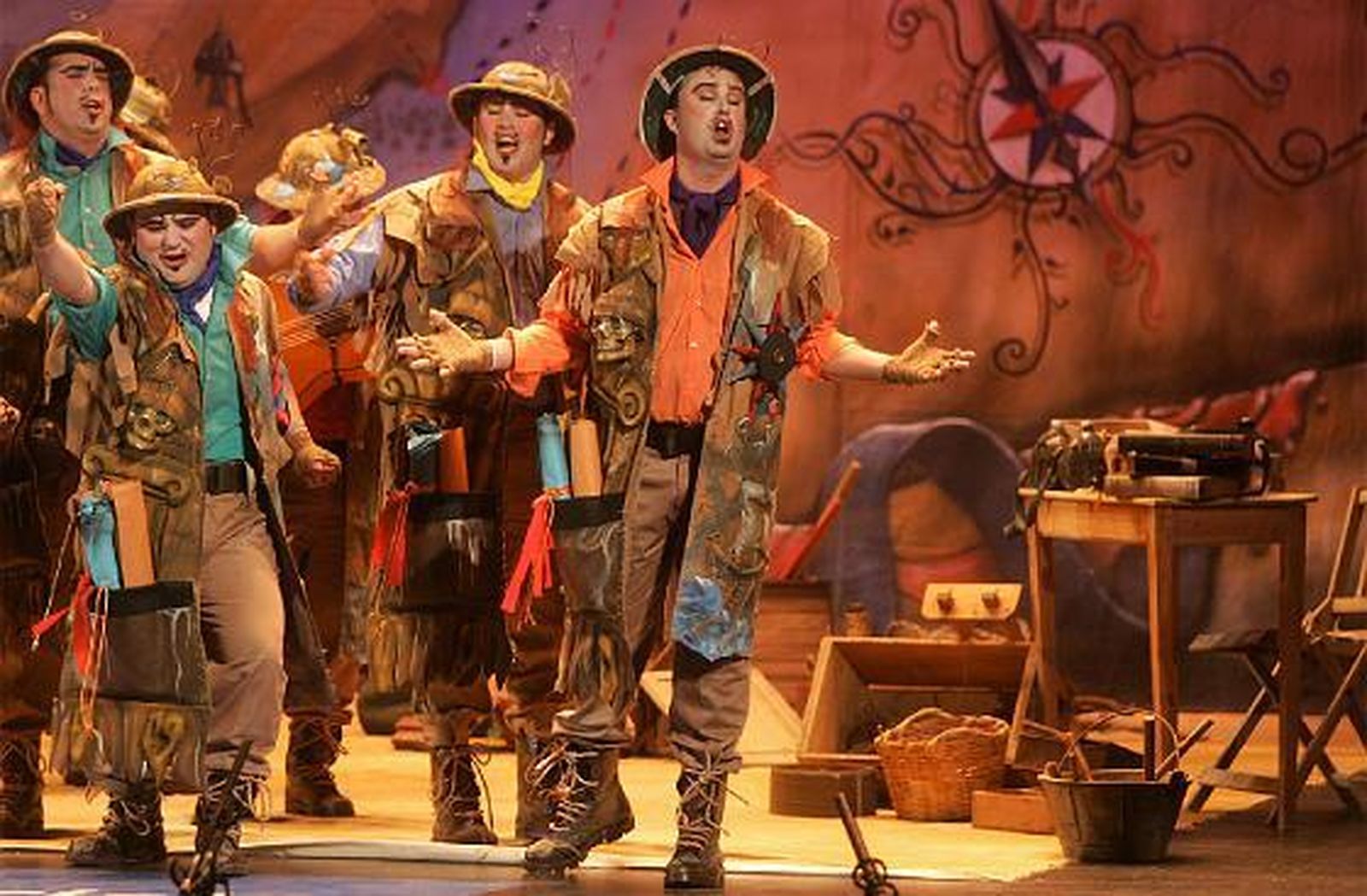 Buena imagen de la comparsa de Nene Cheza, Los ruinas.  Foto: Jesus Marin