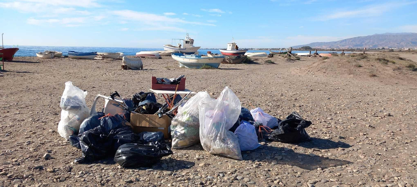 Bolsas de basura recogidas. Bolsas de basura recogidas.
