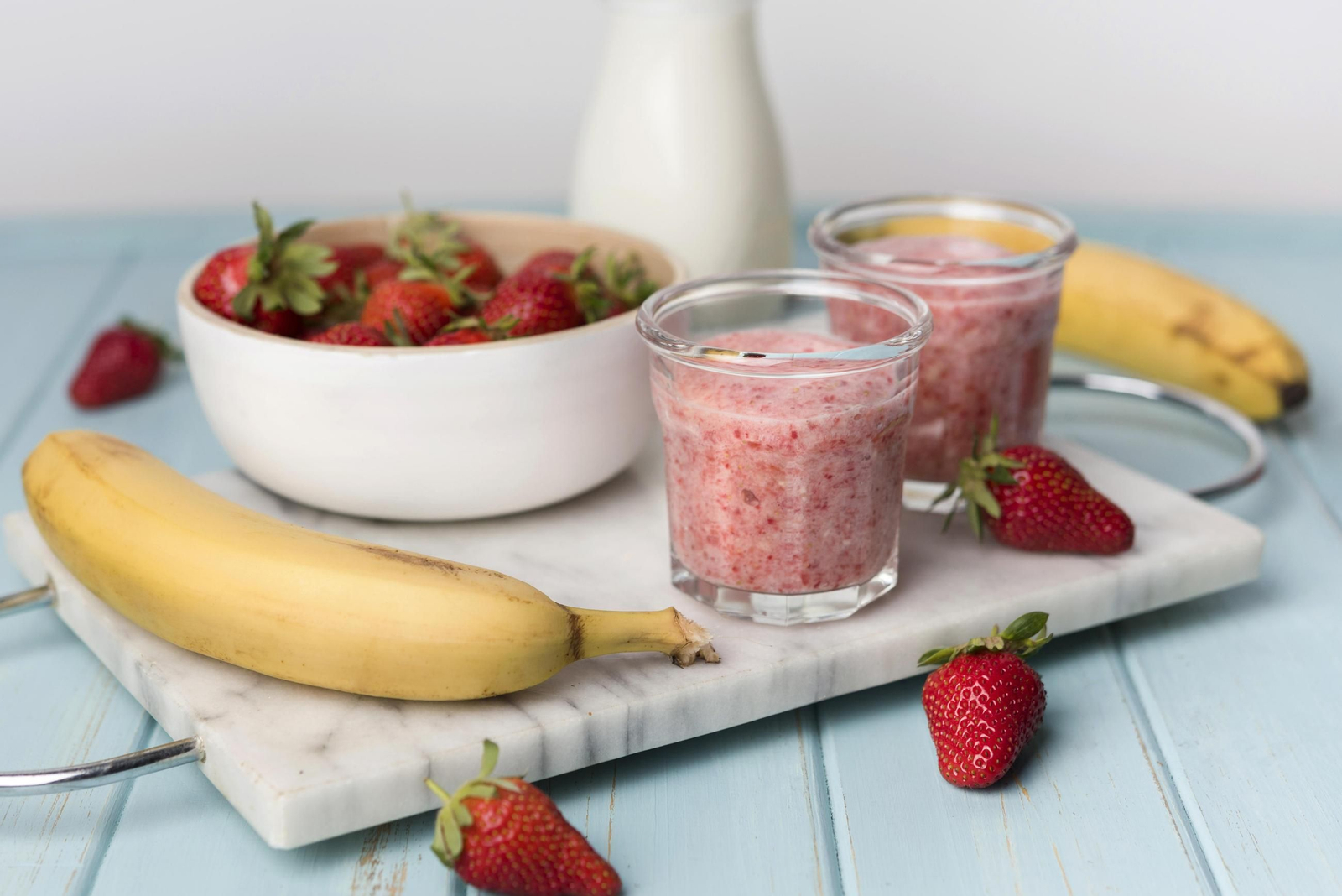 Batido de frutos rojos y plátanos