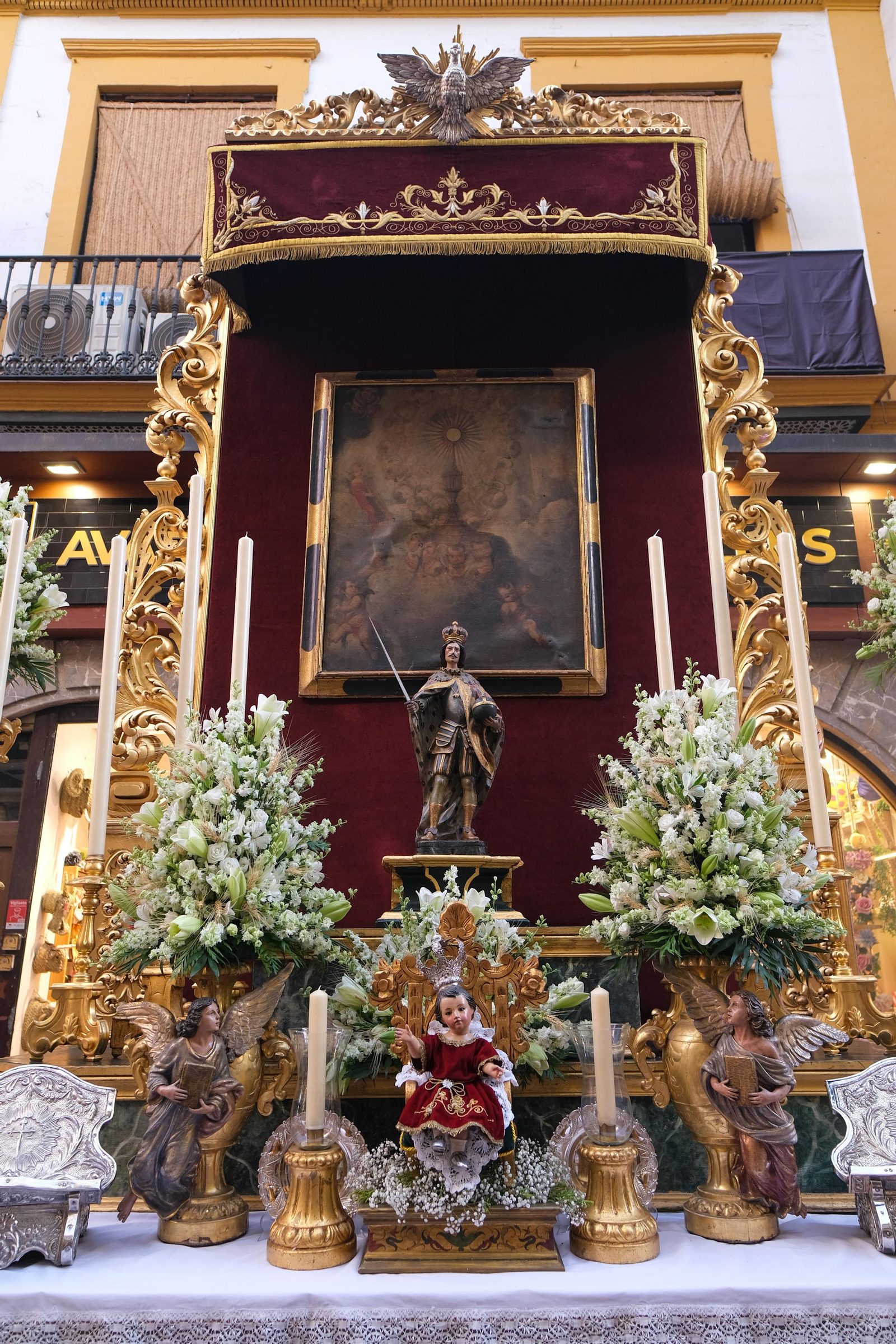 Preparativos, altares, escaparates, balcones para el Corpus