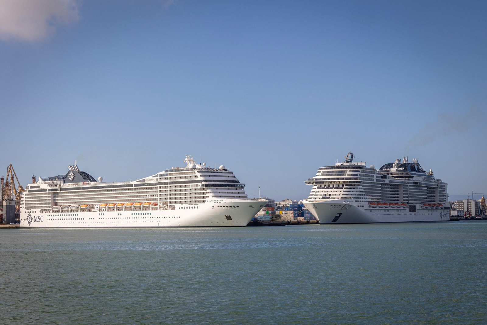 Imágenes de Cádiz con los turistas llegados a Cádiz a bordo de cinco cruceros