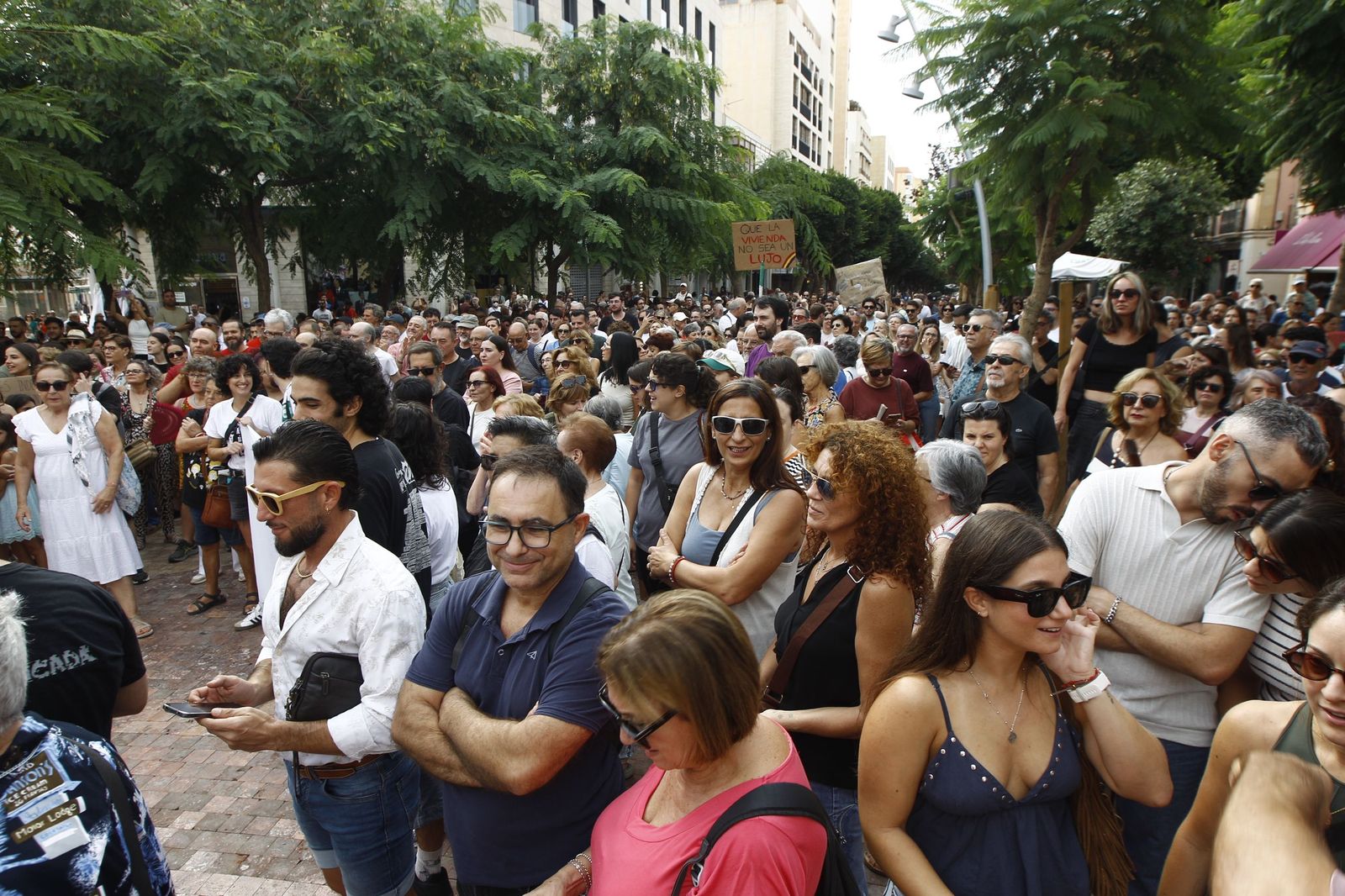 Manifestación en Almería por el derecho a la vivienda, en imágenes