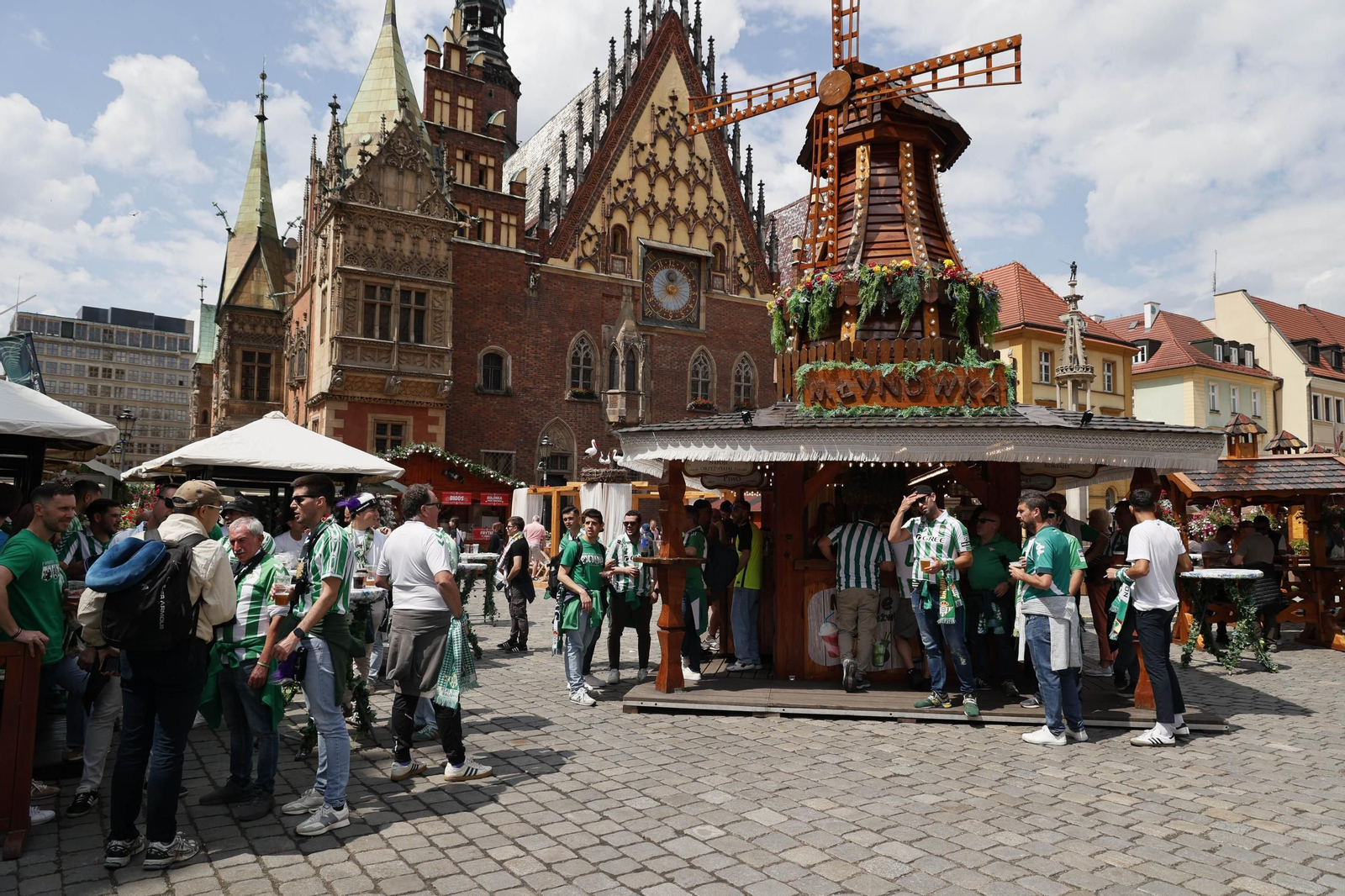 Ambiente previo a la final de la Conference League en Wroclaw (Breslavia)