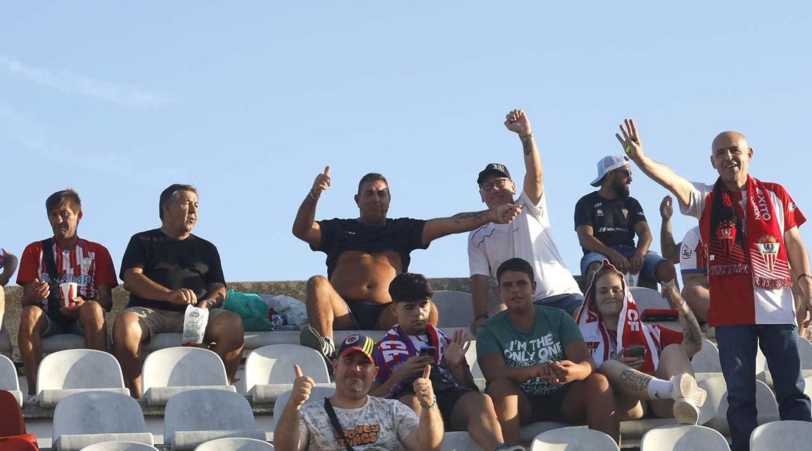 Búscate entre los aficionados del Algeciras CF - Sevilla Atlético en el Nuevo Mirador