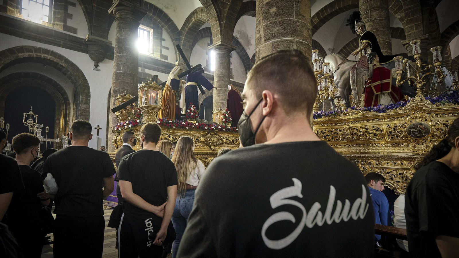 Sanidad suspende su salida procesional, los hermanos de la cofradía realizan estación de penitencia en el interior de Santa Cruz.