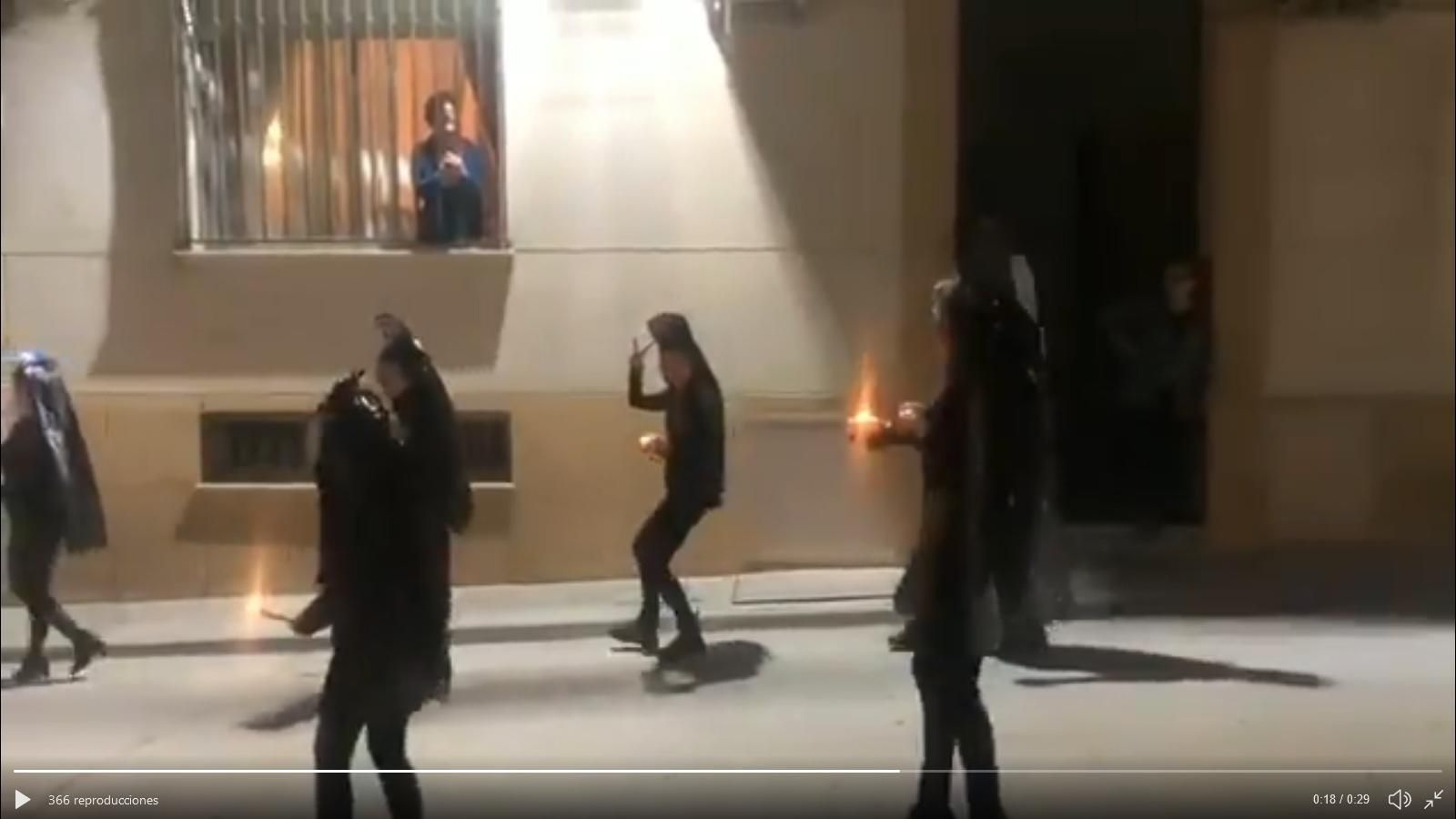 Identificadas nueve mujeres que rompieron el confinamiento desfilando de mantilla