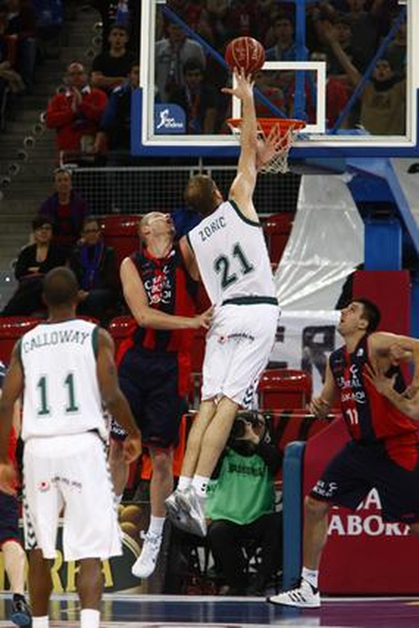 Las imágenes del Caja Laboral-Unicaja

Foto: Josu Izarra