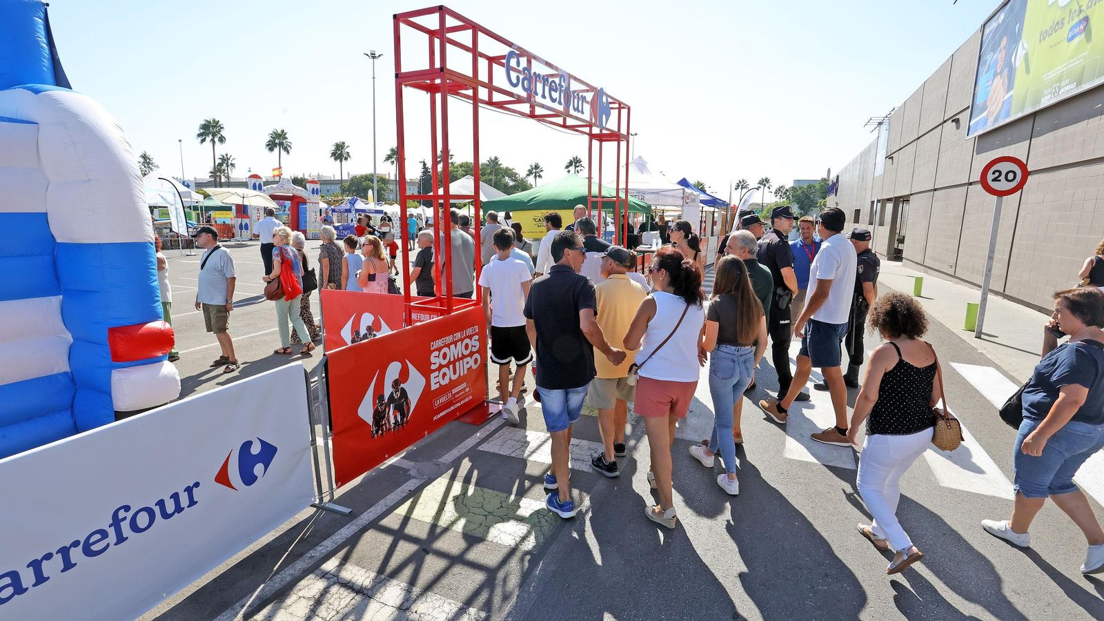 El centro comercial Carrefour Sur, escenario de la salida de la sexta etapa este jueves.