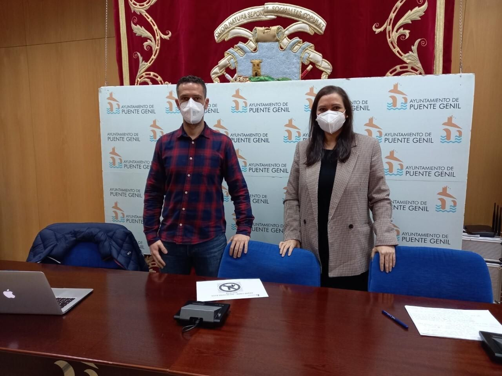 La concejala de Hacienda, Ana Carrillo y el concejal de Obras y Urbanismo, Chencho Moreno.