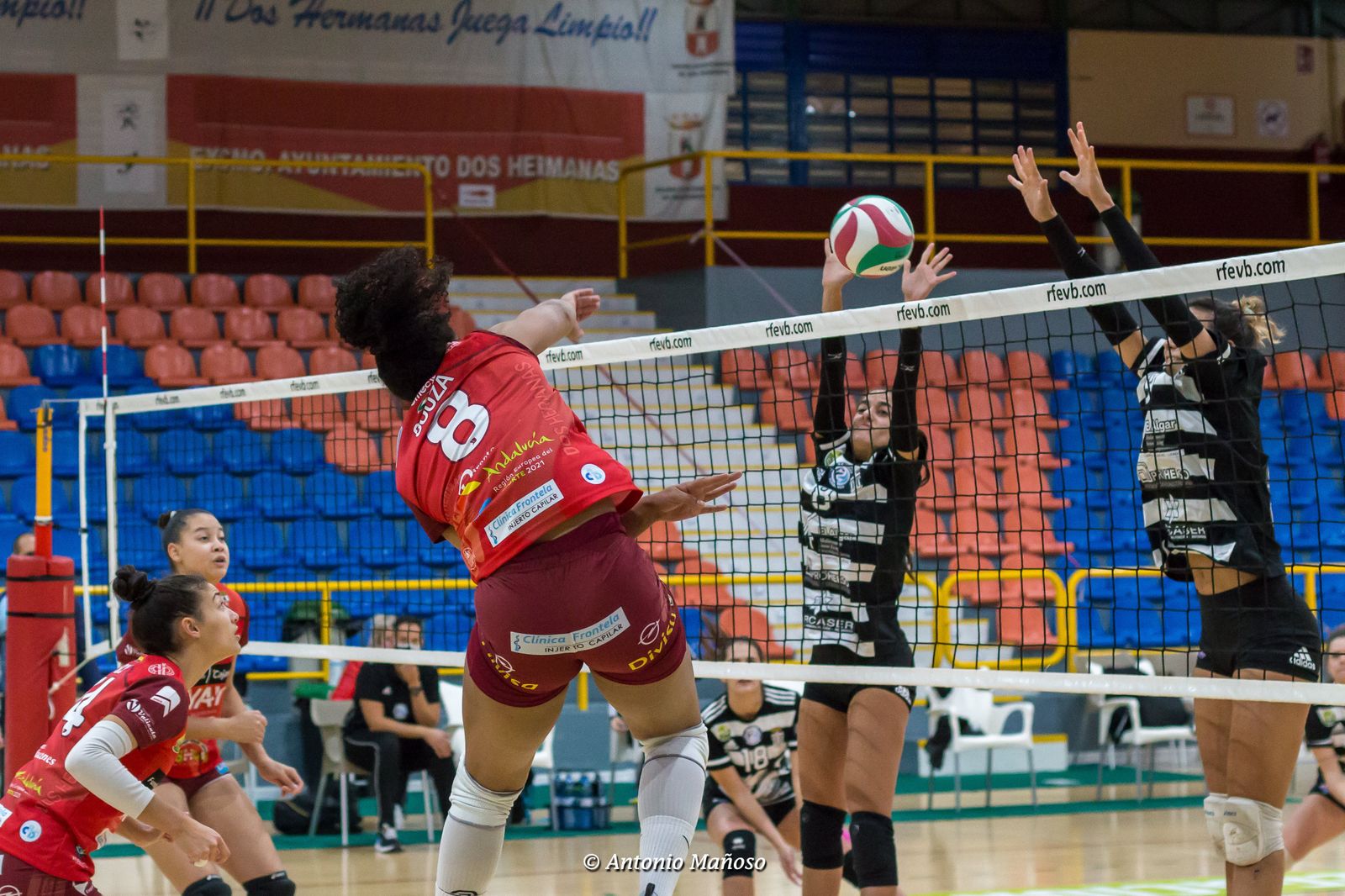 Imagen del duelo de la primera vuelta disputado en Los Montecillos.