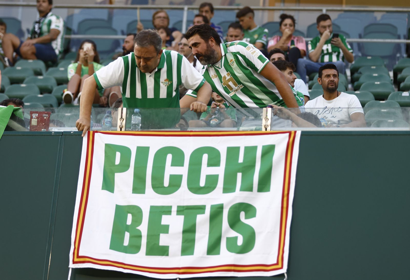 Búscate en las fotos del partido Betis-Villarreal