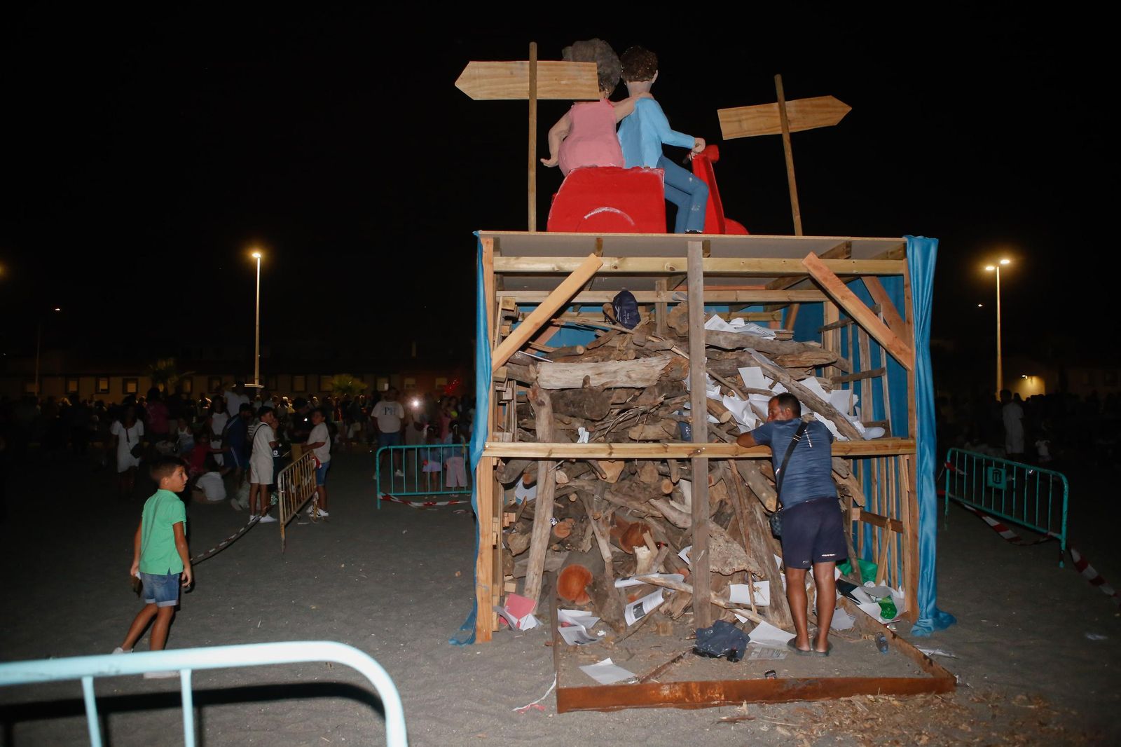 Fotos de la noche de San Juan en las playas de La Línea.