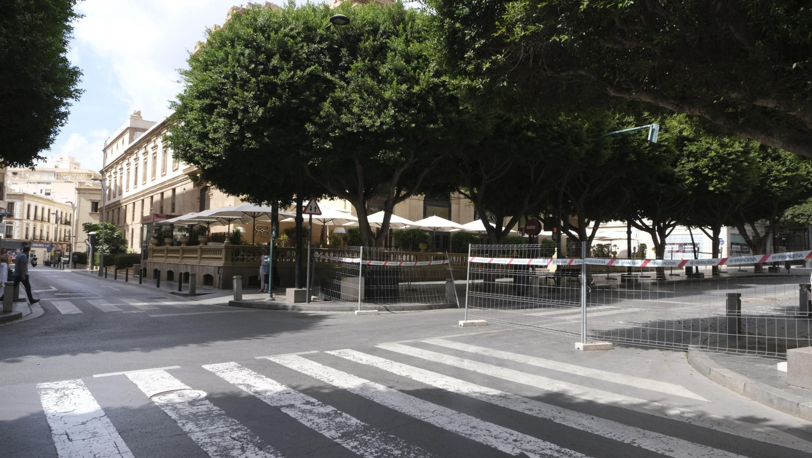 Las obras de peatonalización del Paseo de Almería llegan a la Calle Rueda López, en imágenes