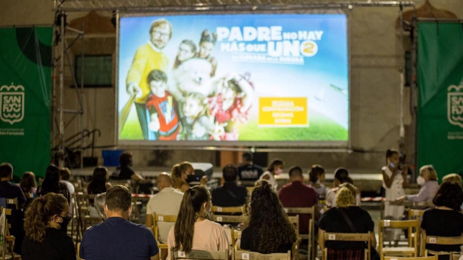 Proyección de cine de verano en el Castillo de San Romualdo.