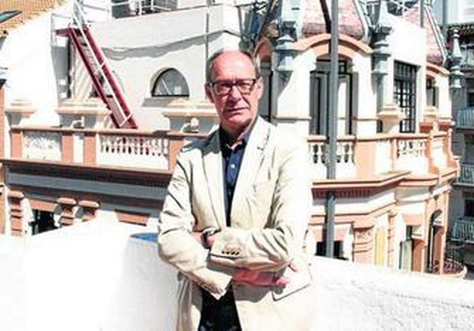 José Juan Díaz Trillo, en la azotea de la sede de su partido, con vistas al COAH justo detrás.