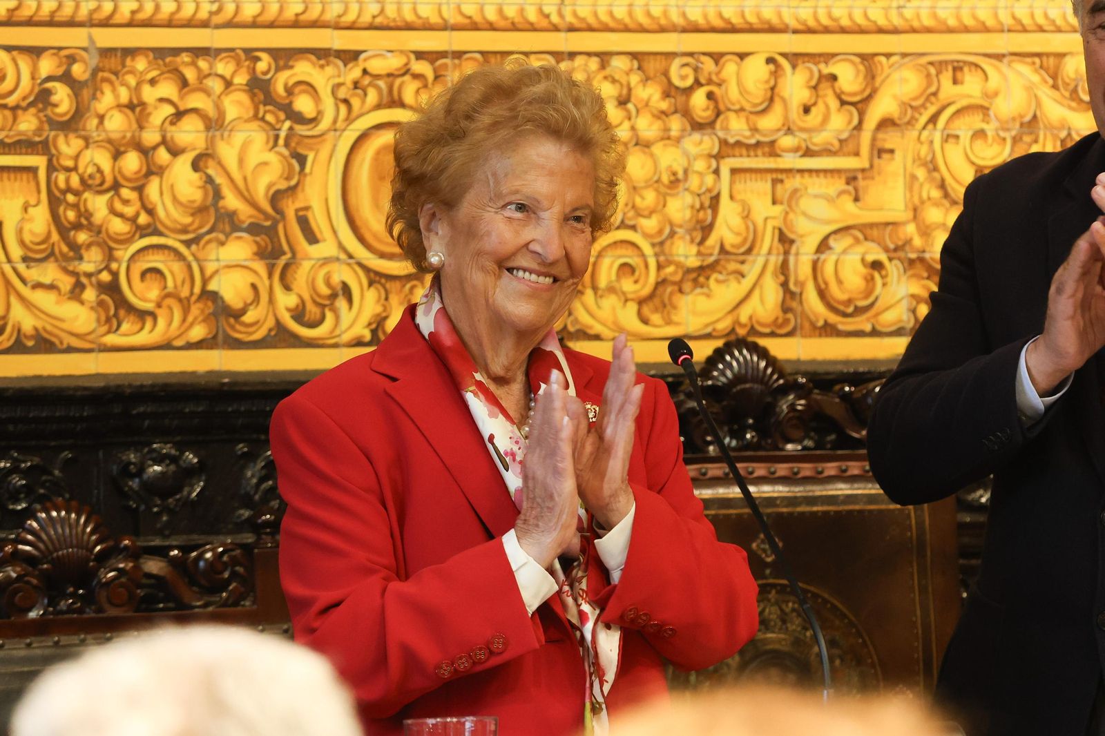 Fotos de la imposición de la insignia de la ciudad de Algeciras a Palma Briales de León