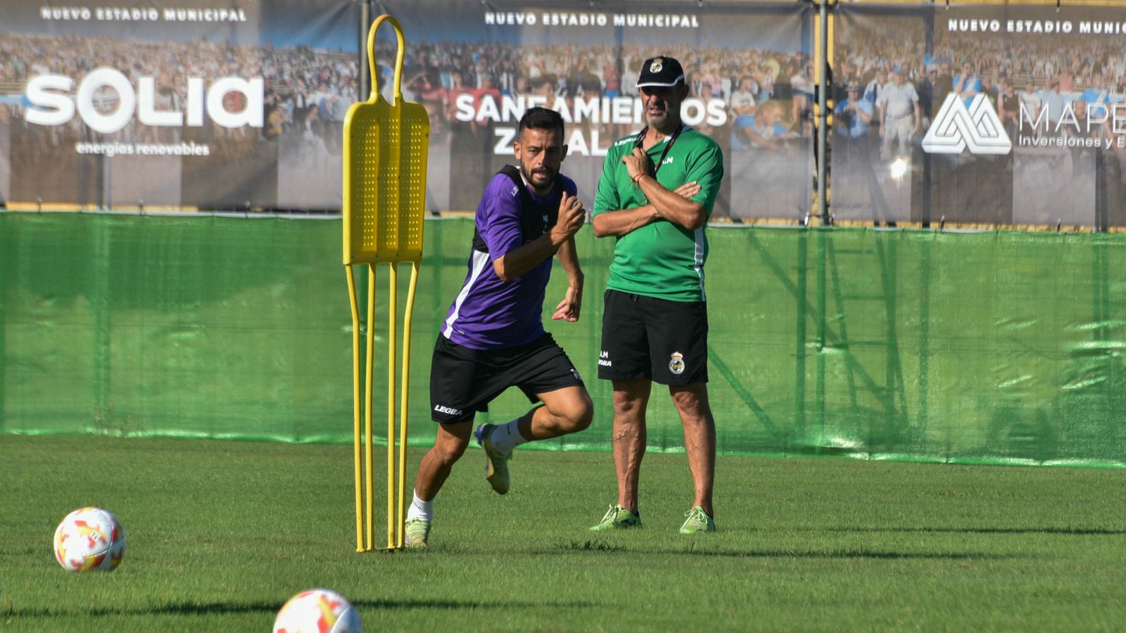 Entrenamiento de la Balona en el estadio Municipal de La Línea