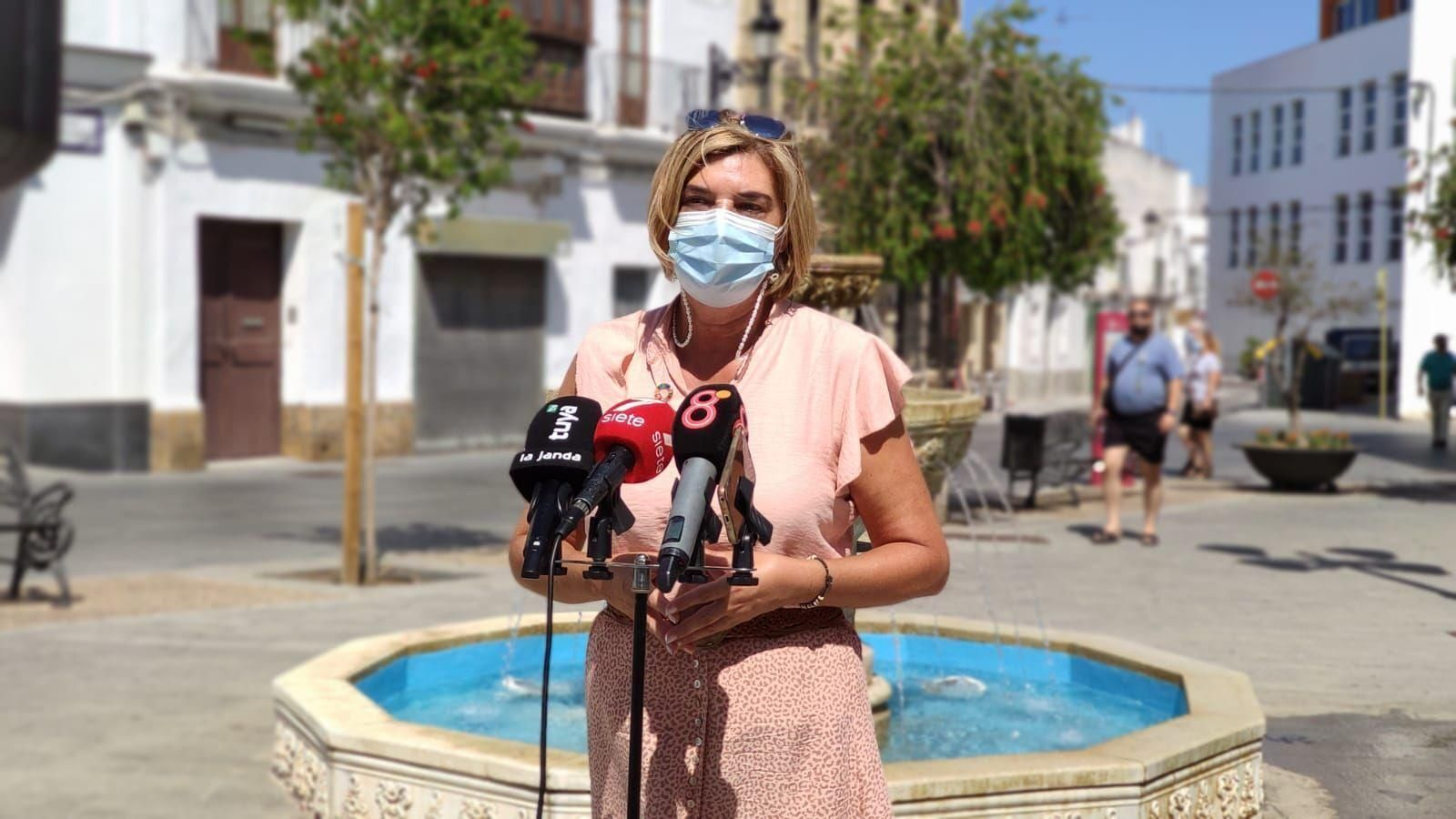 La delegada municipal de Turismo, Pepa Vela, este martes en la Plaza Paquiro.