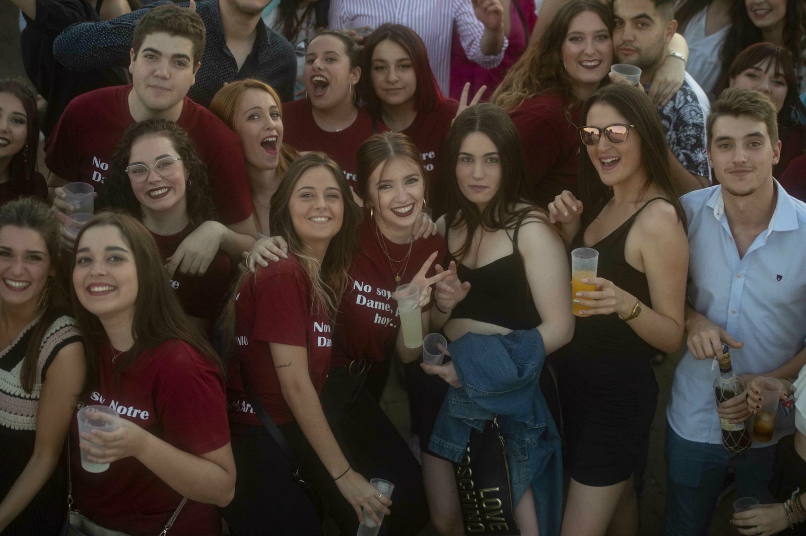 El botellón y la calle del Infierno de la Feria, en imágenes