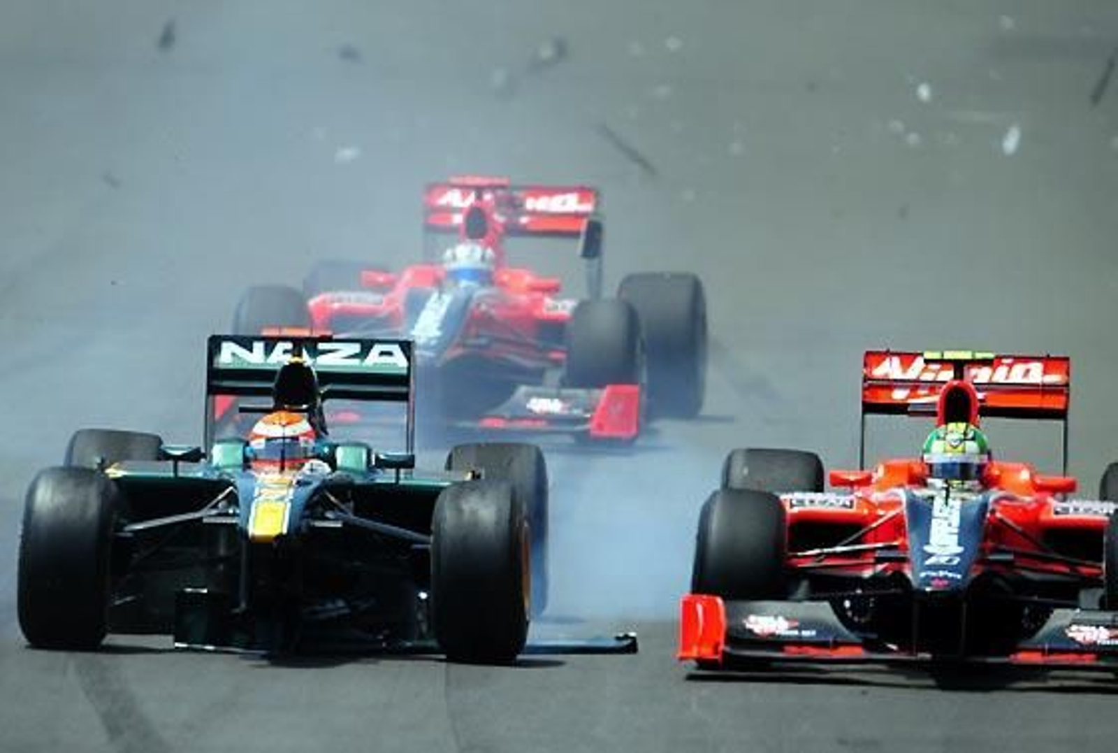Jarno Trulli (Lotus), con el alerón roto.

Foto: Afp Photo / Reuters / Efe
