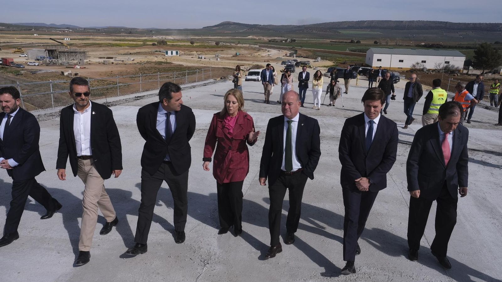 Visita de la consejera de Economía y el alcalde de Antequera (centro) a las obras. Visita de la consejera de Economía y el alcalde de Antequera (centro) a las obras.