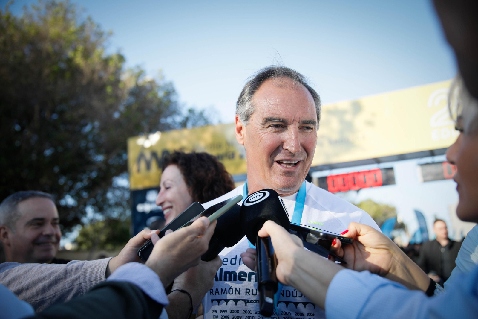 Imágenes de la salida de la Media maratón Ciudad de Almería