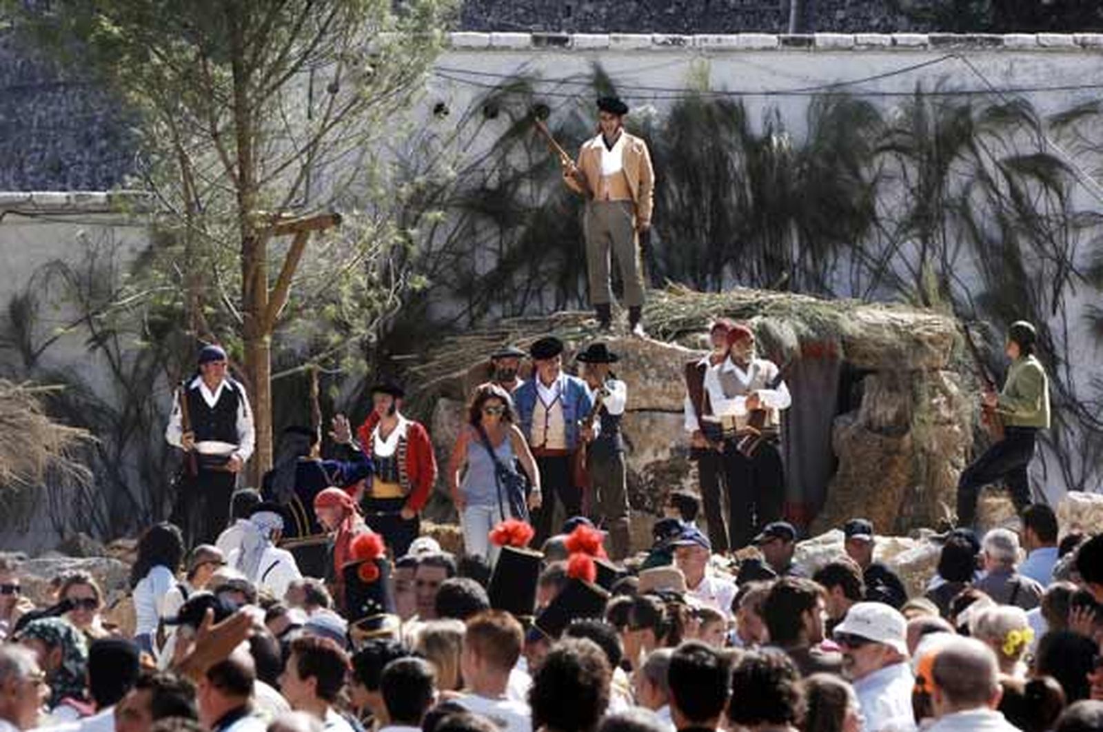 La recreación histórica en torno a la figura del Tempranillo logra abarrotar las calles del municipio serrano

Foto: Ramon Aguilar