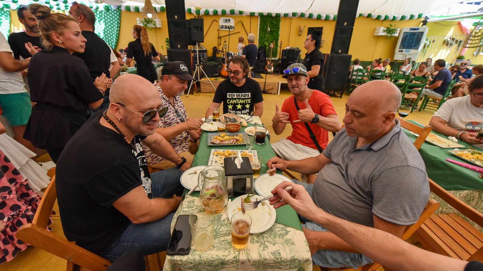 Búscate en las fotos del Domingo Rociero de la Feria de San Roque