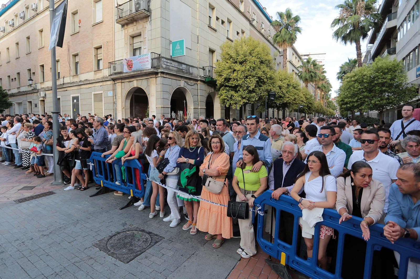 Imágenes de la imposición de la Medalla de Oro de Huelva al Cristo del Amor