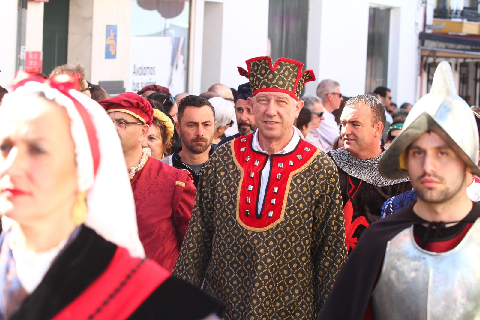 Imágenes del desfile de la XIX Feria Medieval del Descubrimiento, en Palos de la Frontera