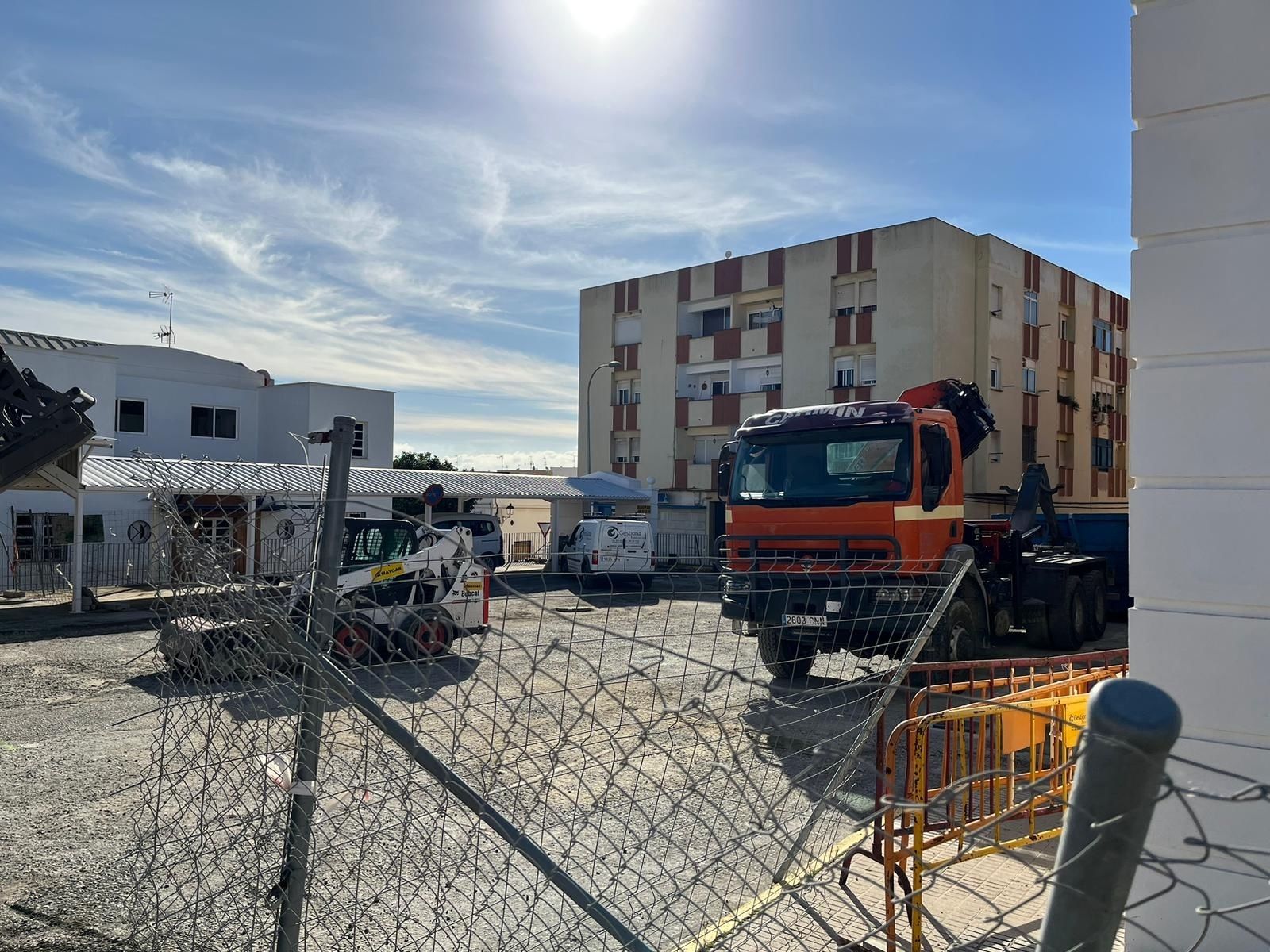 Reanudación de las obras en la parada de autobuses de Los Barrios.