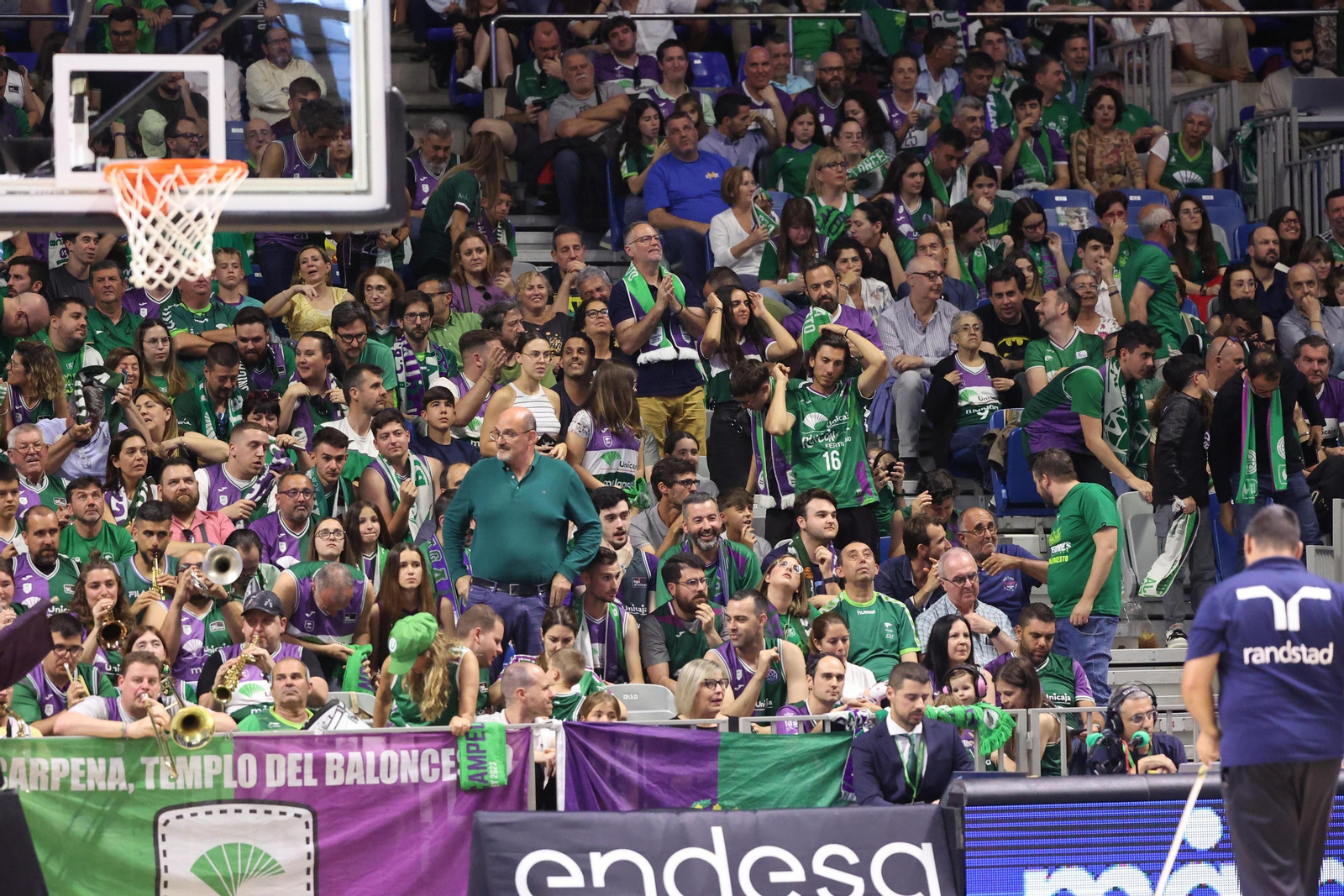 Búscate en las gradas del Carpena en el Unicaja-UCAM Murcia