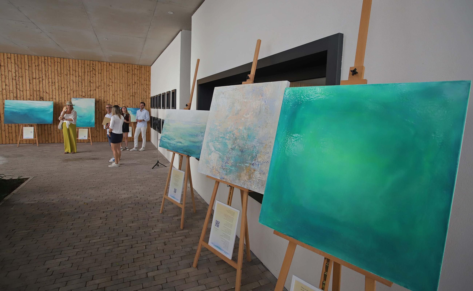 Fotos de la exposición 'Mar y poesía: una sinergia sensorial' en Algeciras