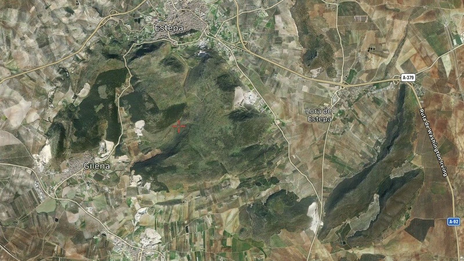 Una vista aérea de la Sierra del Becerrero y su ubicación en la comarca.