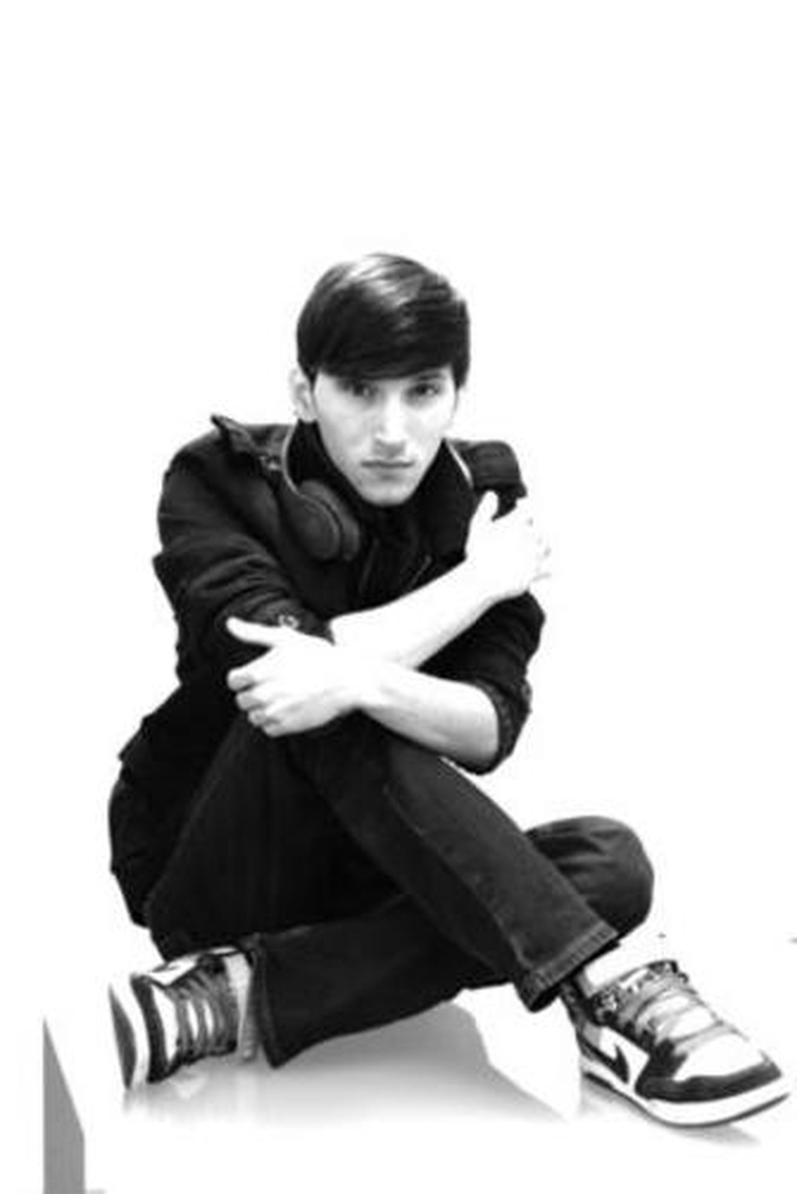 El cantante Miguel Ángel Andújar amplía horizontes con su tema 'Lost'