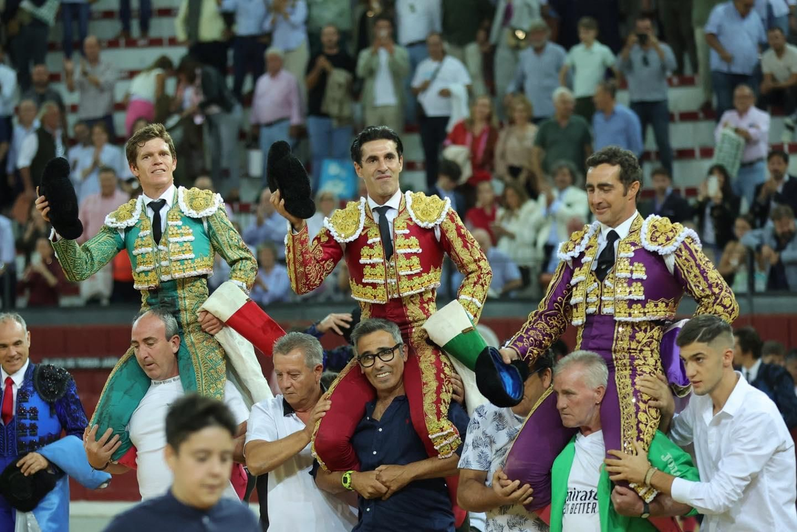 Salida a hombros de Fandi, Talavante y Borja Jiménez en Jaén. Salida a hombros de Fandi, Talavante y Borja Jiménez en Jaén.